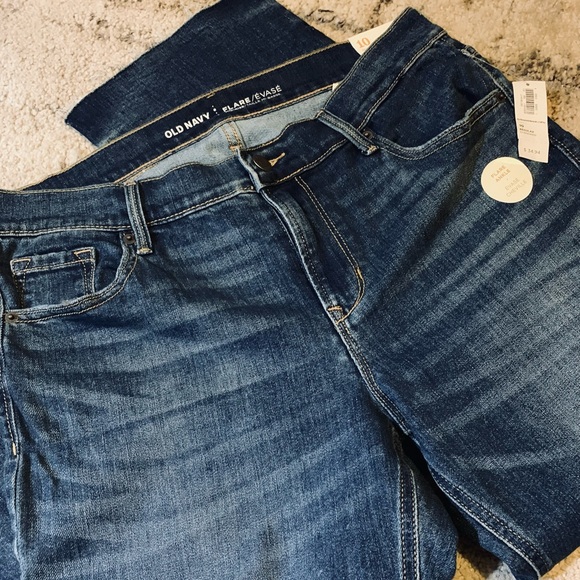 Old Navy Flare Fit Jeans - Picture 6 of 9